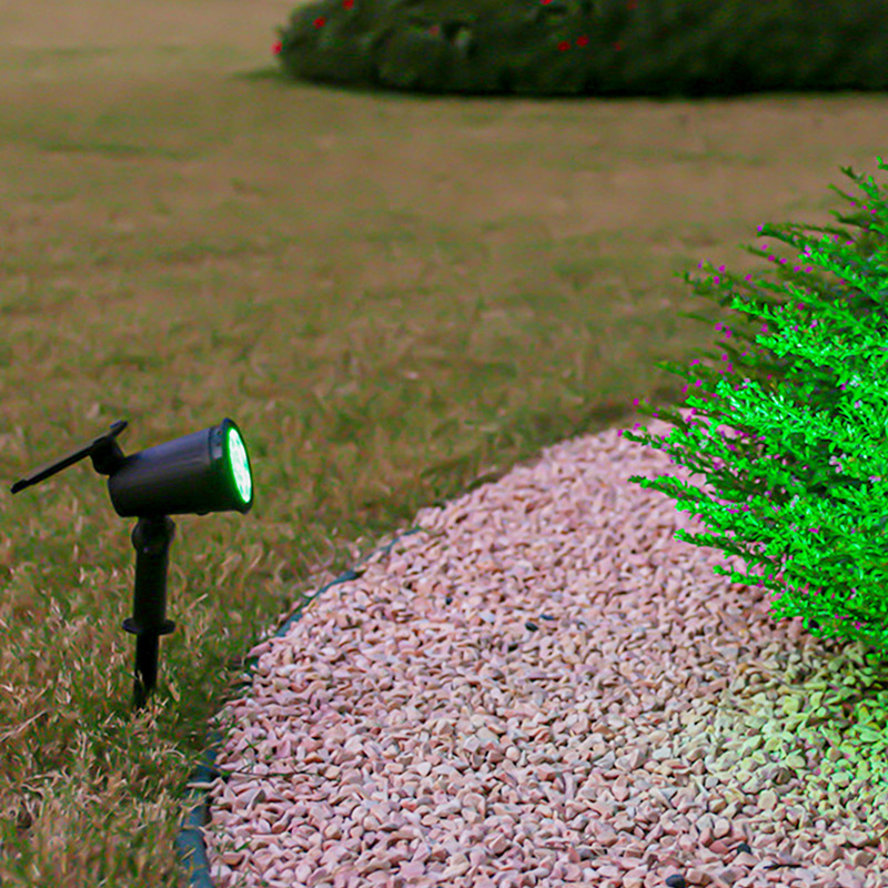 Outdoor Lighting Options - 9 LED-owych reflektorów solarnych do użytku